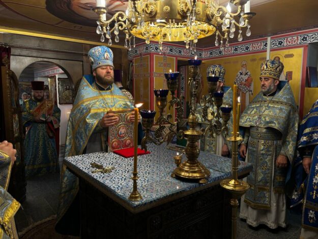 photo_5427196426020056915_y