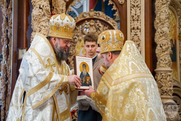 photo_5202155743325842034_y