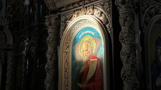 photo_5384582159941103525_y