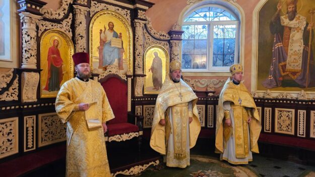 photo_5386346523916365101_y