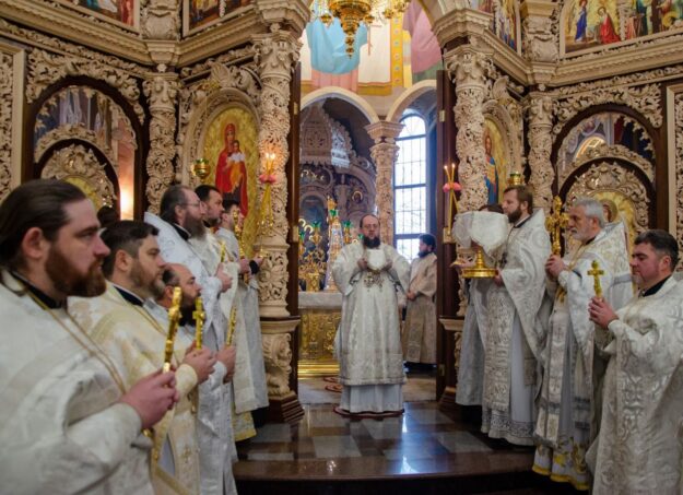 photo5393103435185896360