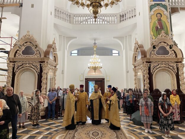 photo_5348504825496718749_y