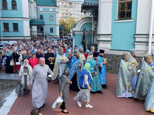 photo_5224214252976460937_y