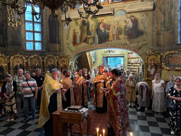 photo_5406742829683827976_y